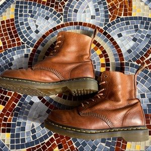 Dr. Martens - Soft leather tan pascal lace up boot